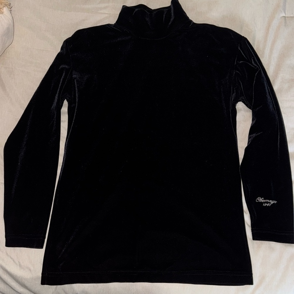 Black velvet turtle neck!